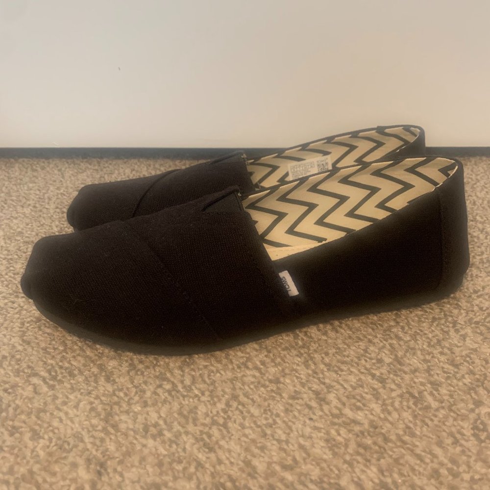 TOMS black canvas size 9 shoes